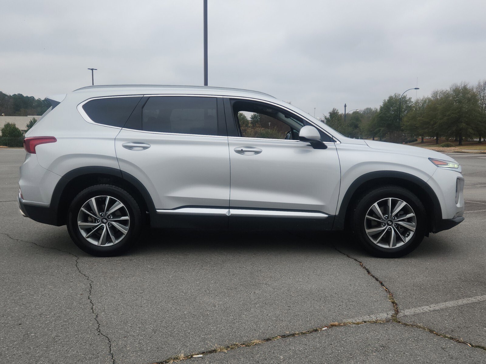 2019 Hyundai Santa Fe SEL Plus photo 2