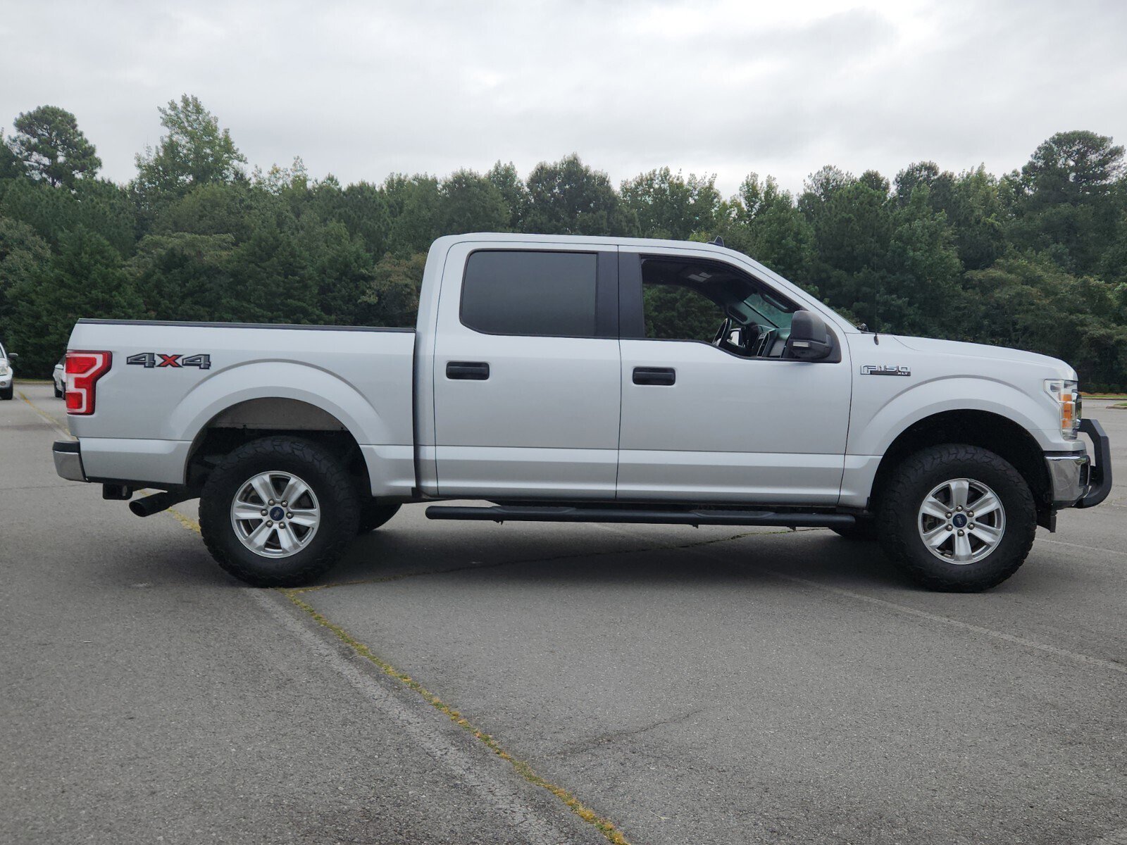 2019 Ford F-150 XLT photo 2