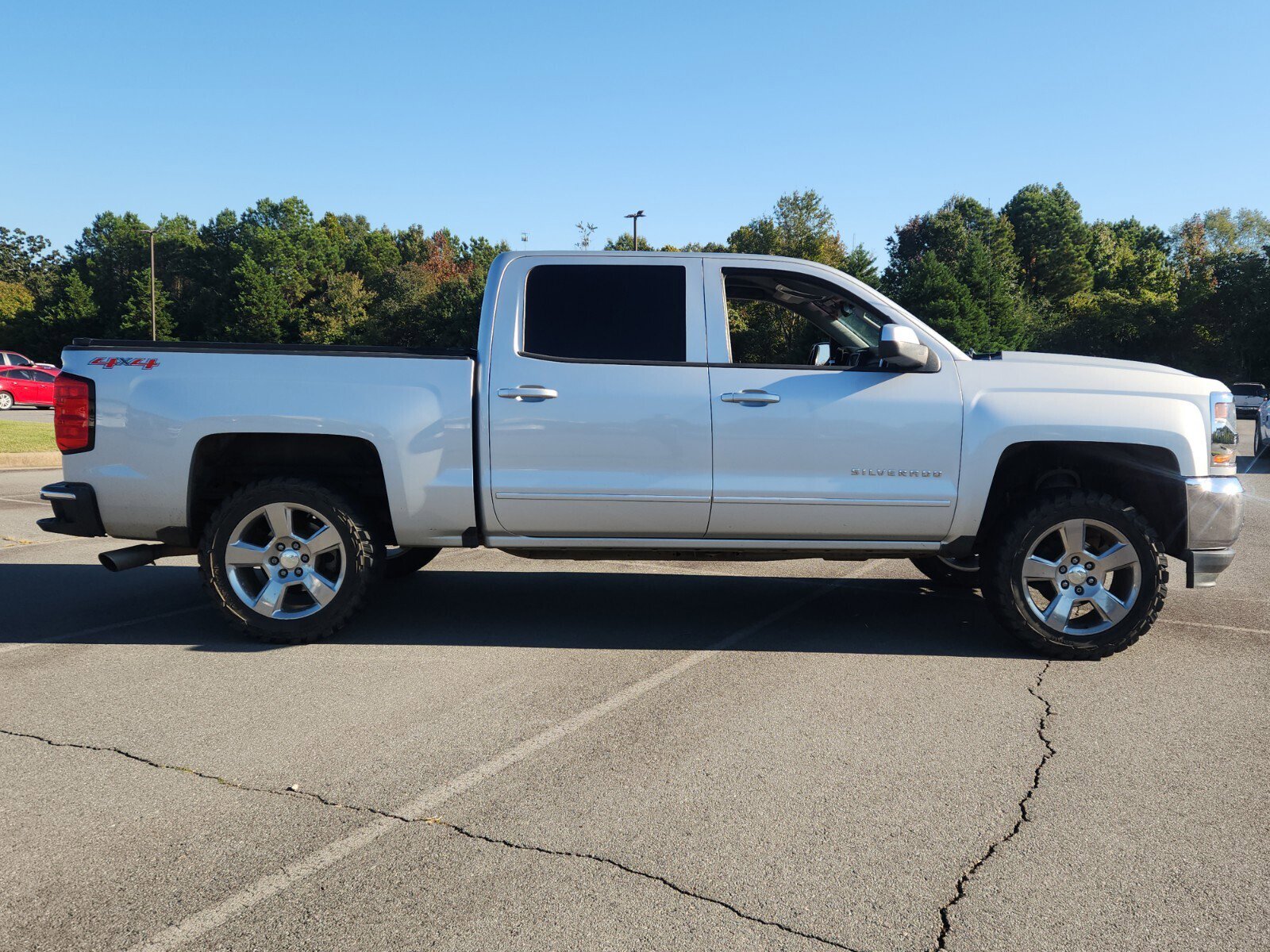 2016 Chevrolet Silverado 1500 LT photo 2