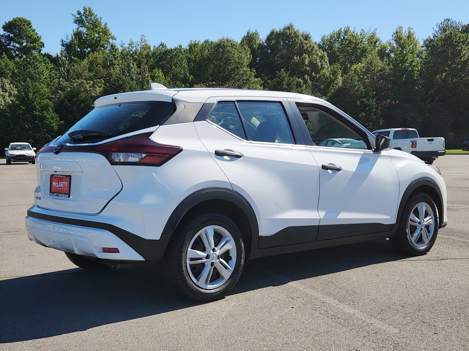 2023 Nissan Kicks S photo 2