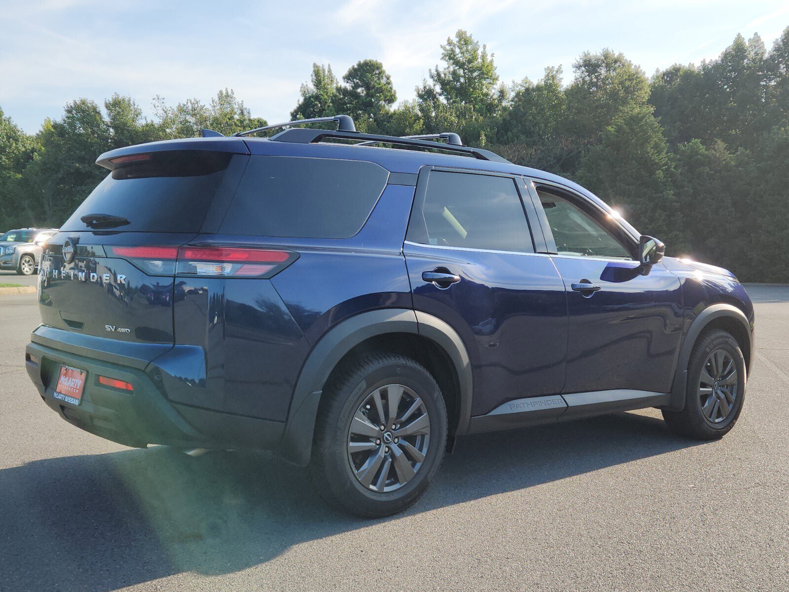 2022 Nissan Pathfinder SV photo 3