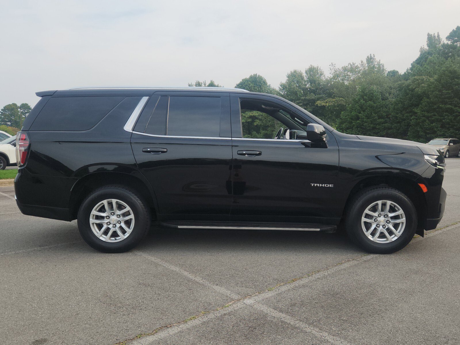 2021 Chevrolet Tahoe LS photo 2