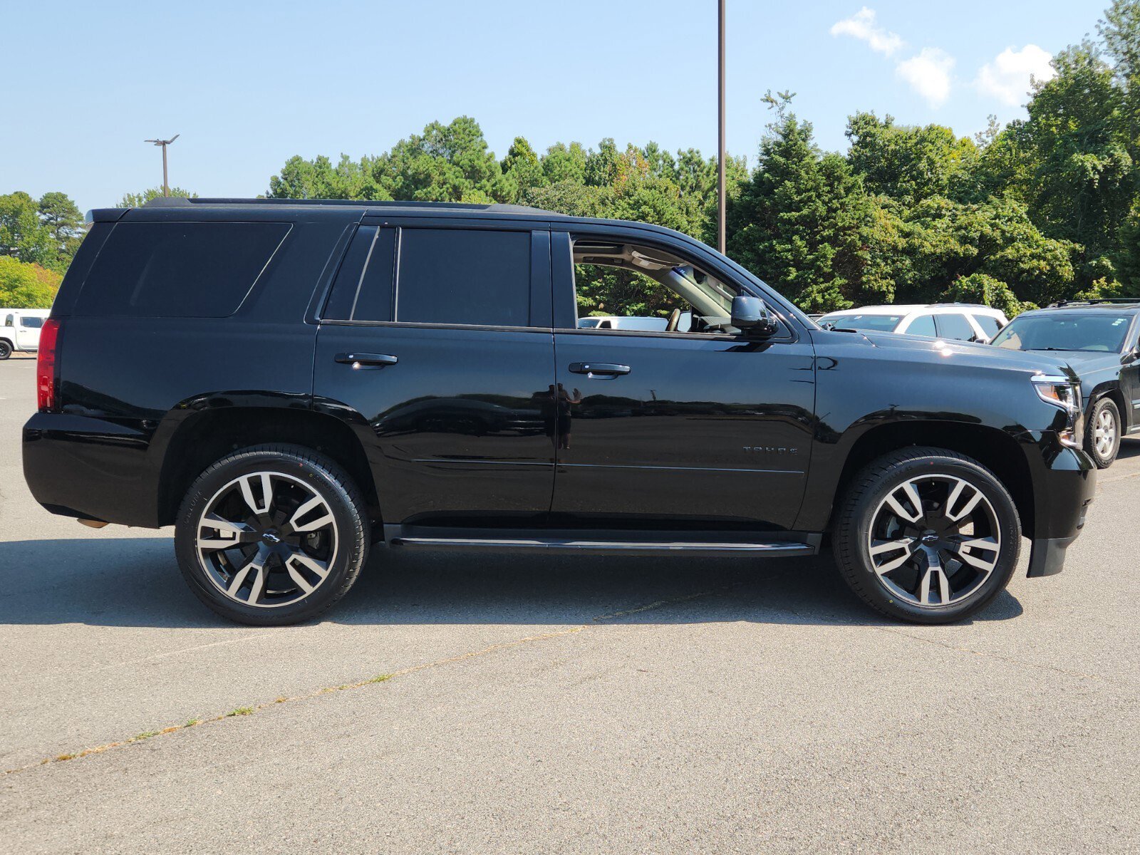 2018 Chevrolet Tahoe Premier photo 2