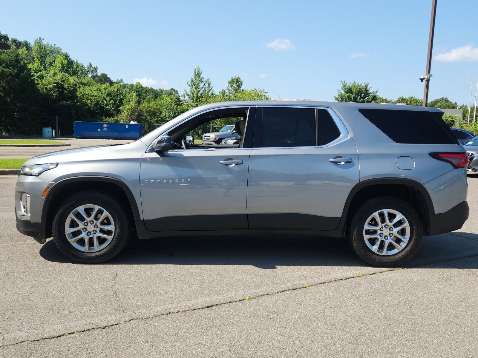 2023 Chevrolet Traverse LS photo 4