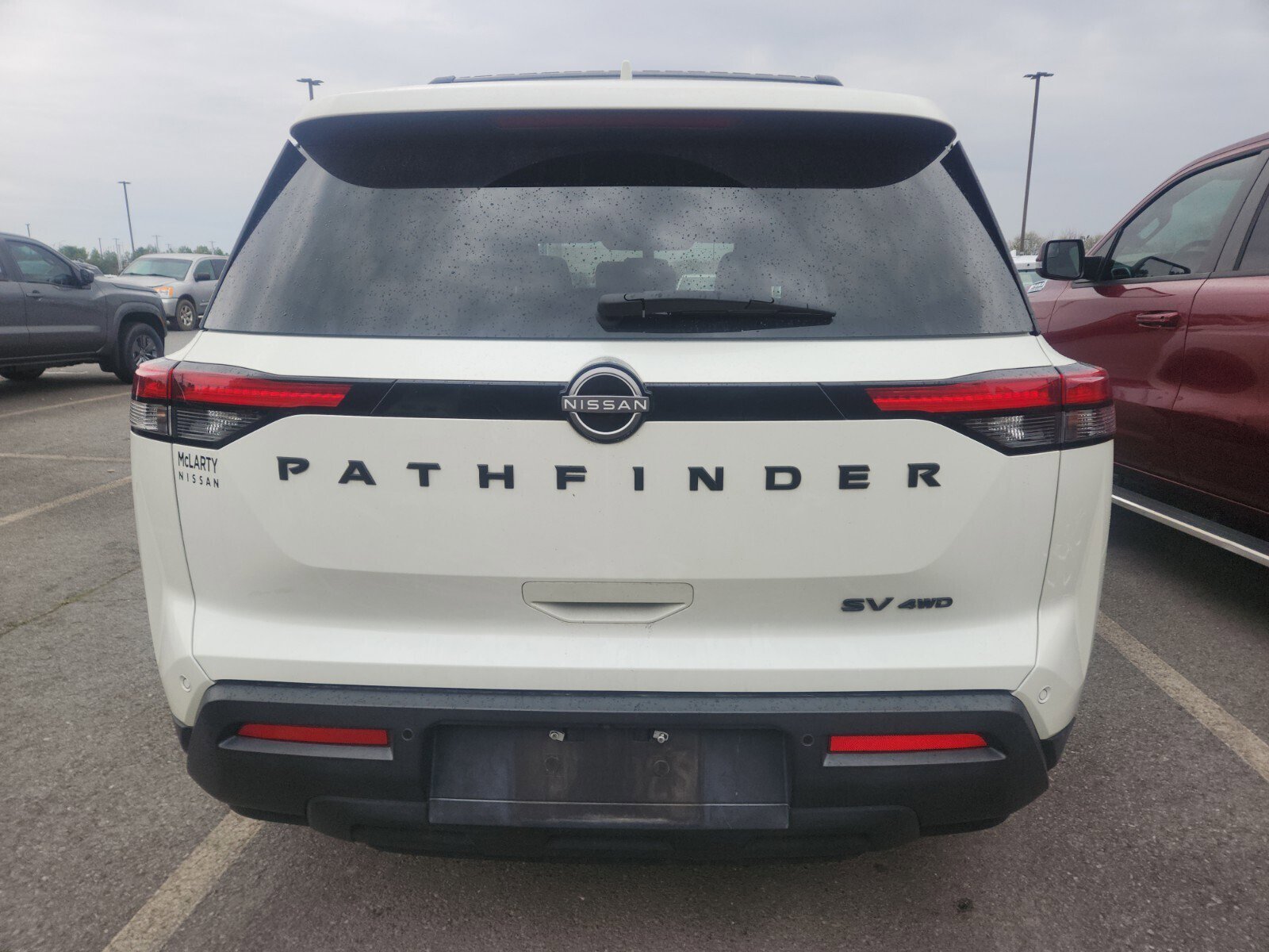 2022 Nissan Pathfinder SV photo 2