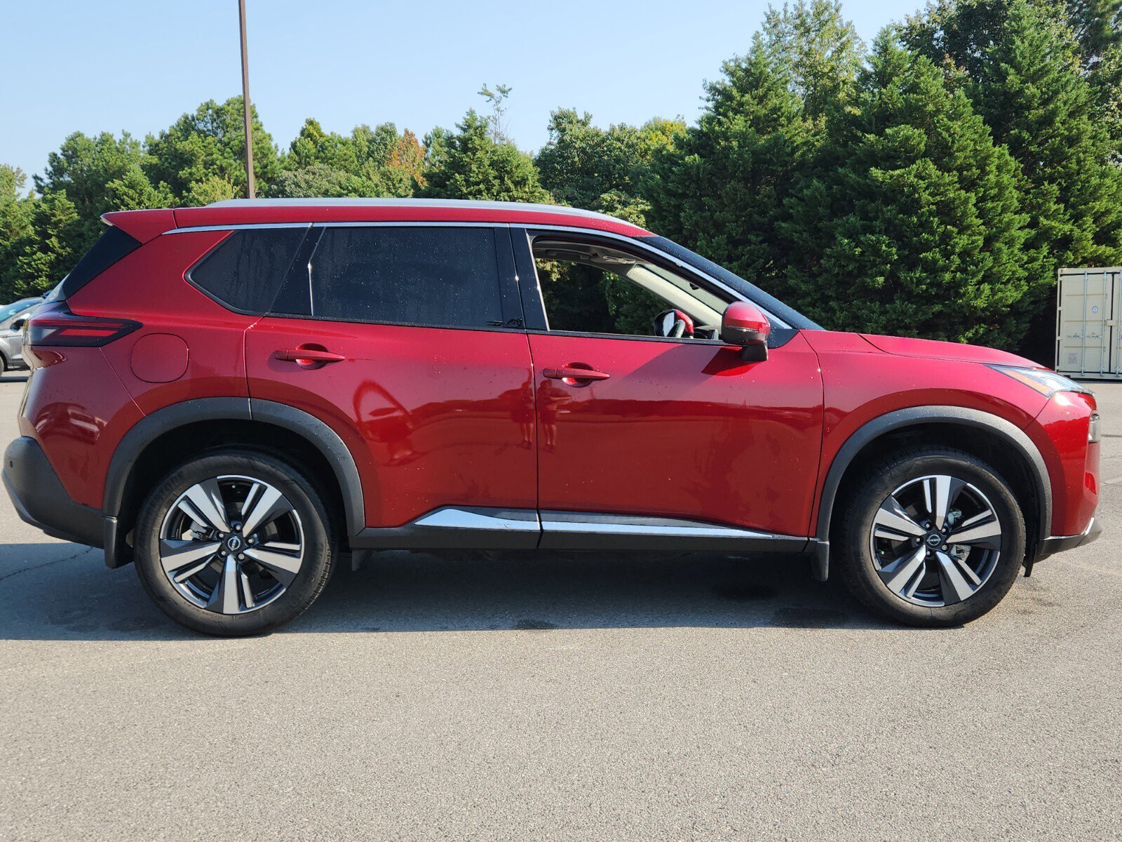 2023 Nissan Rogue SL photo 2