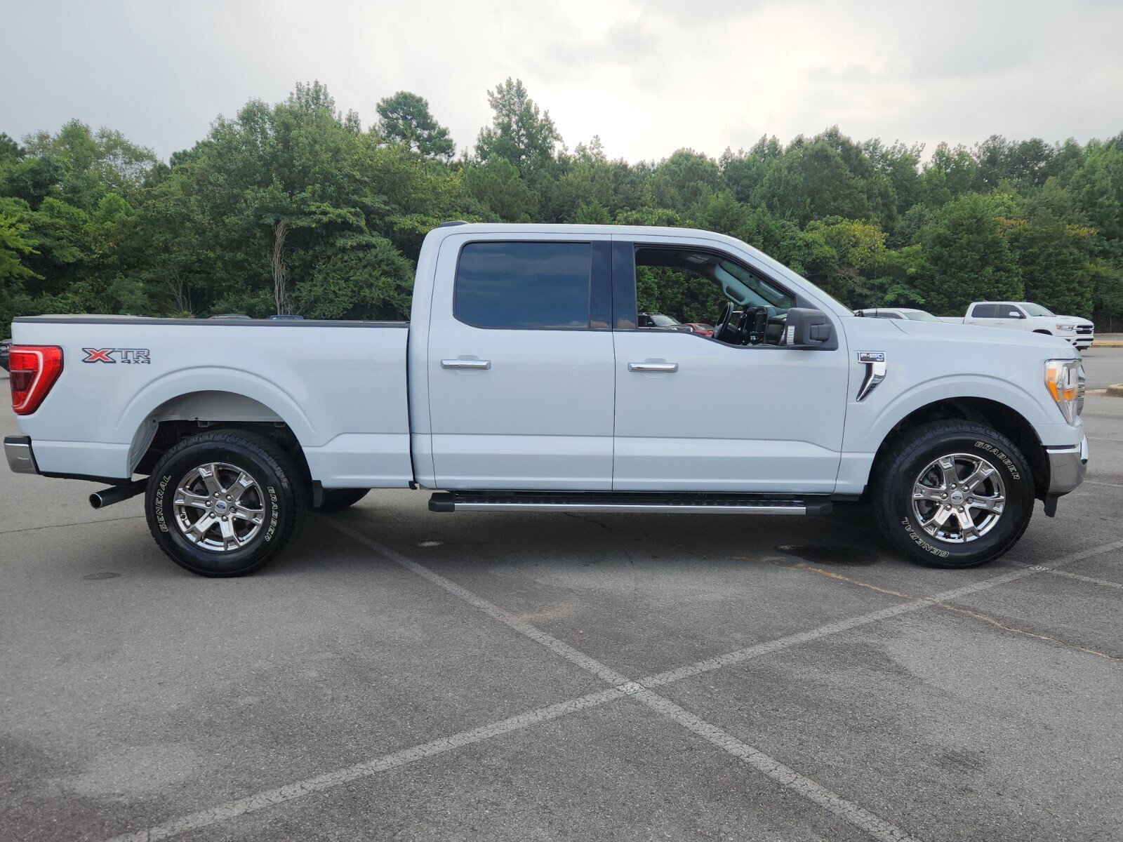 2021 Ford F-150 XLT photo 2