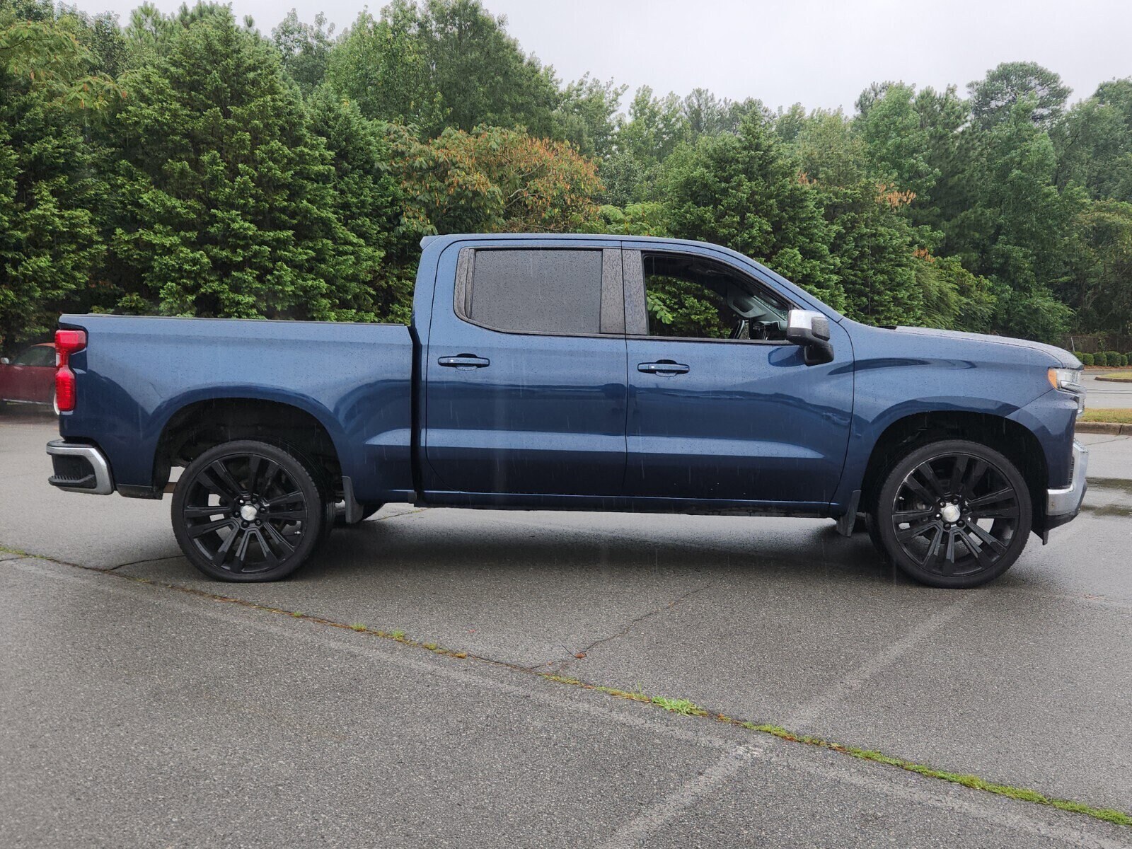 2019 Chevrolet Silverado 1500 LT photo 2
