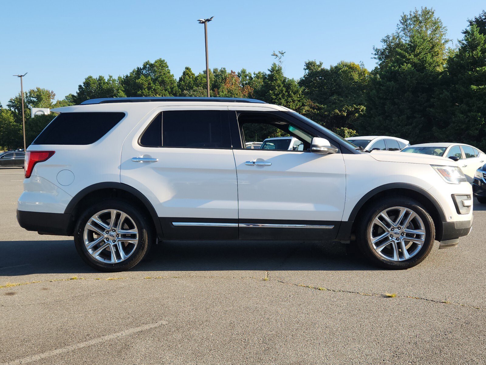 2017 Ford Explorer Limited photo 2