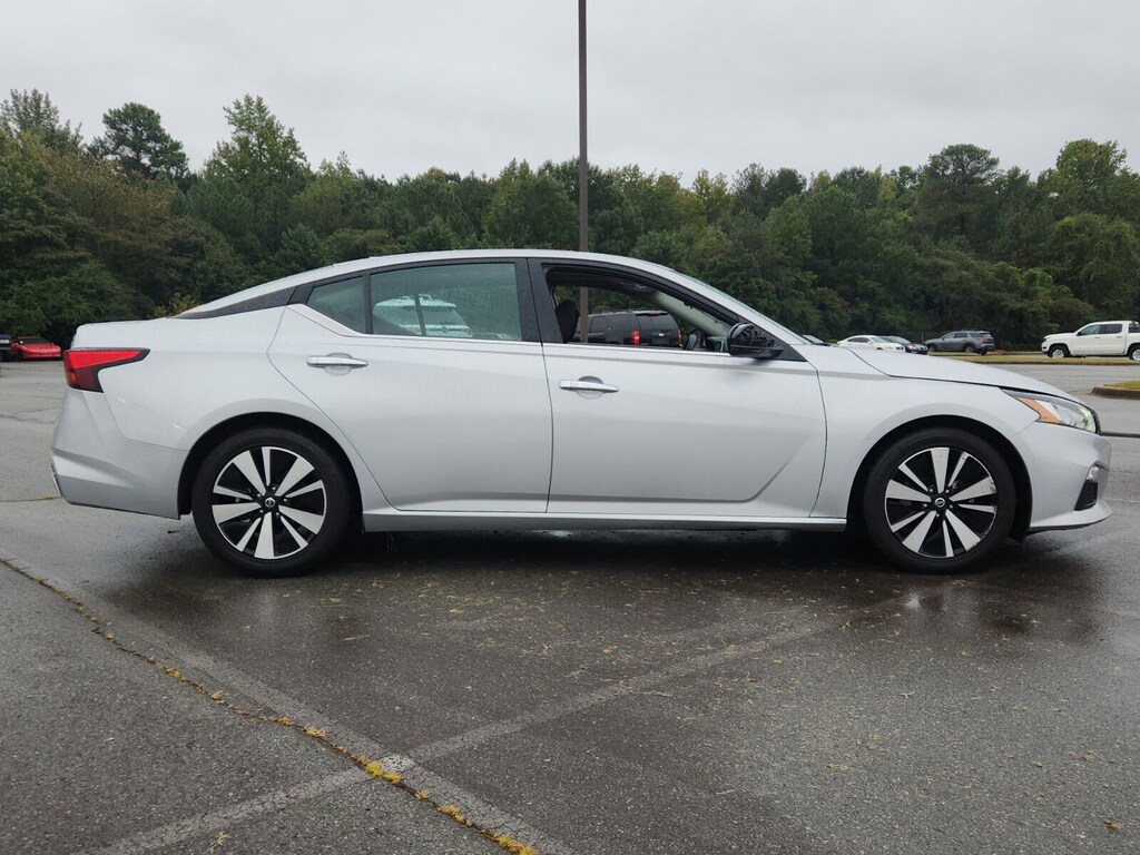 Used 2022 Nissan Altima 2.5 SV Sedan