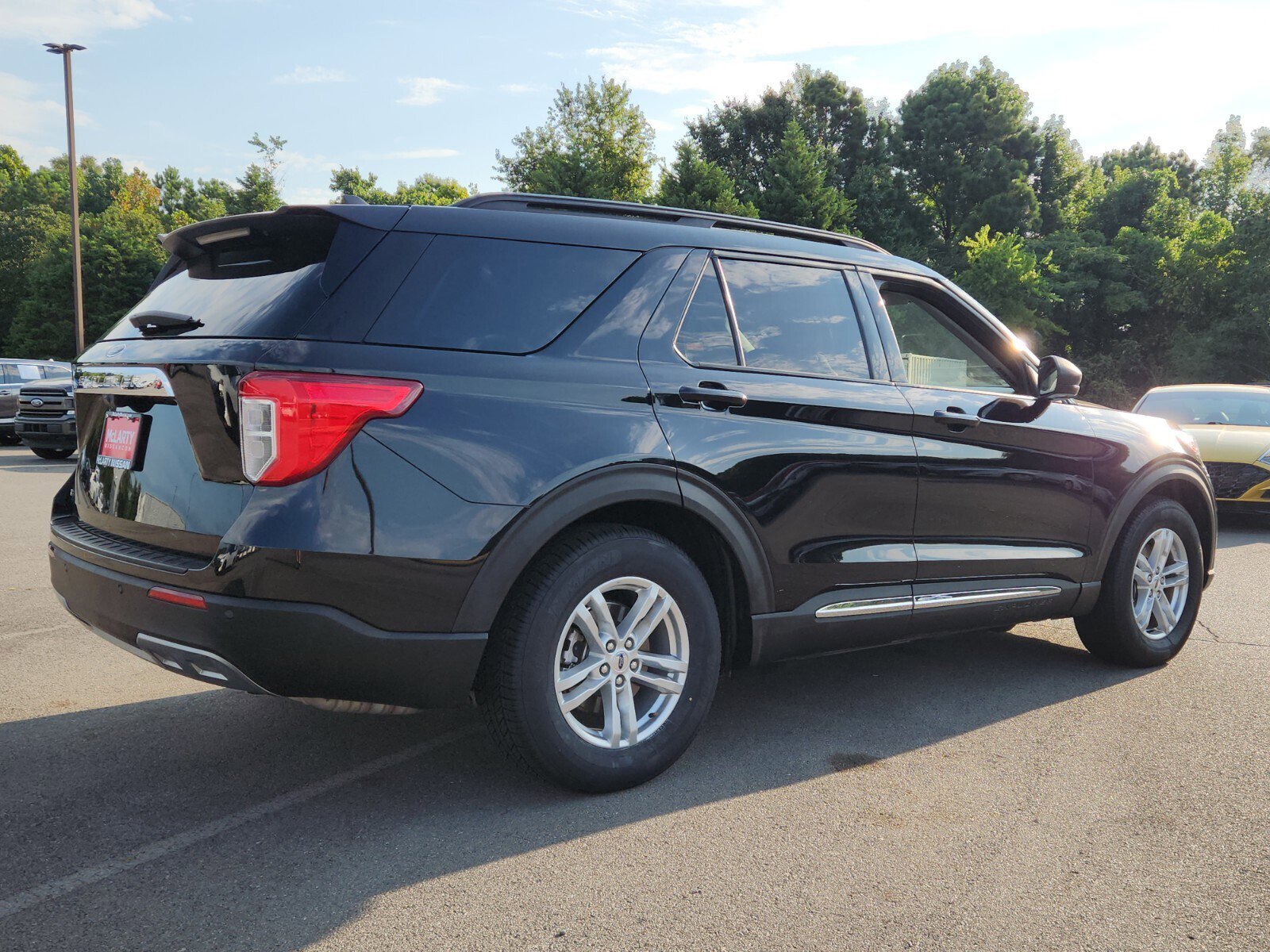2023 Ford Explorer XLT photo 3