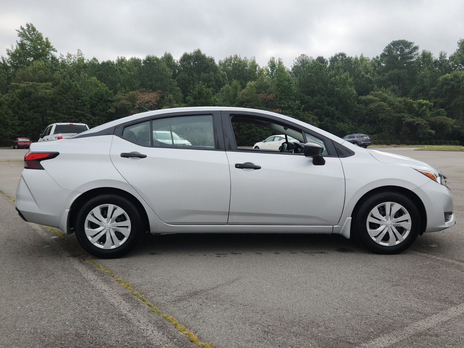 2024 Nissan Versa 1.6 S photo 2