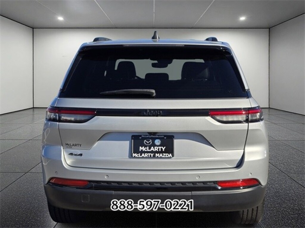 Used 2023 Jeep Grand Cherokee Laredo SUV