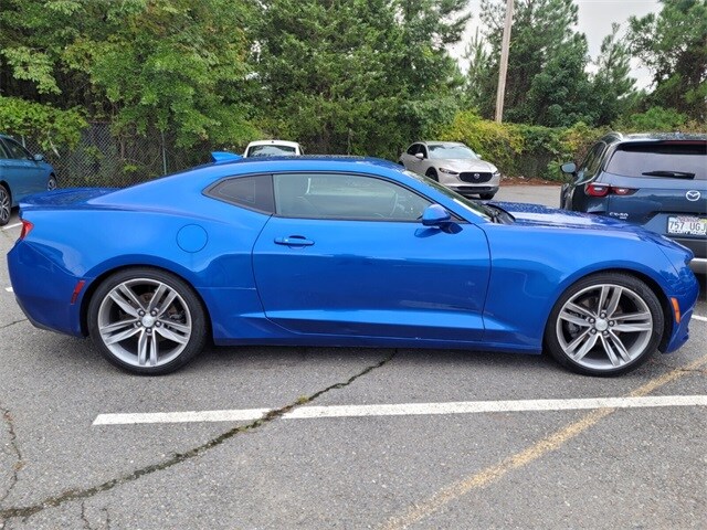 2018 Chevrolet Camaro 1LT photo 2