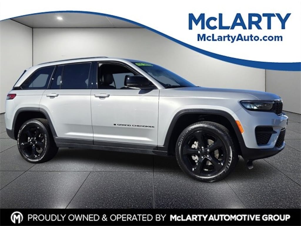 Used 2023 Jeep Grand Cherokee Laredo SUV