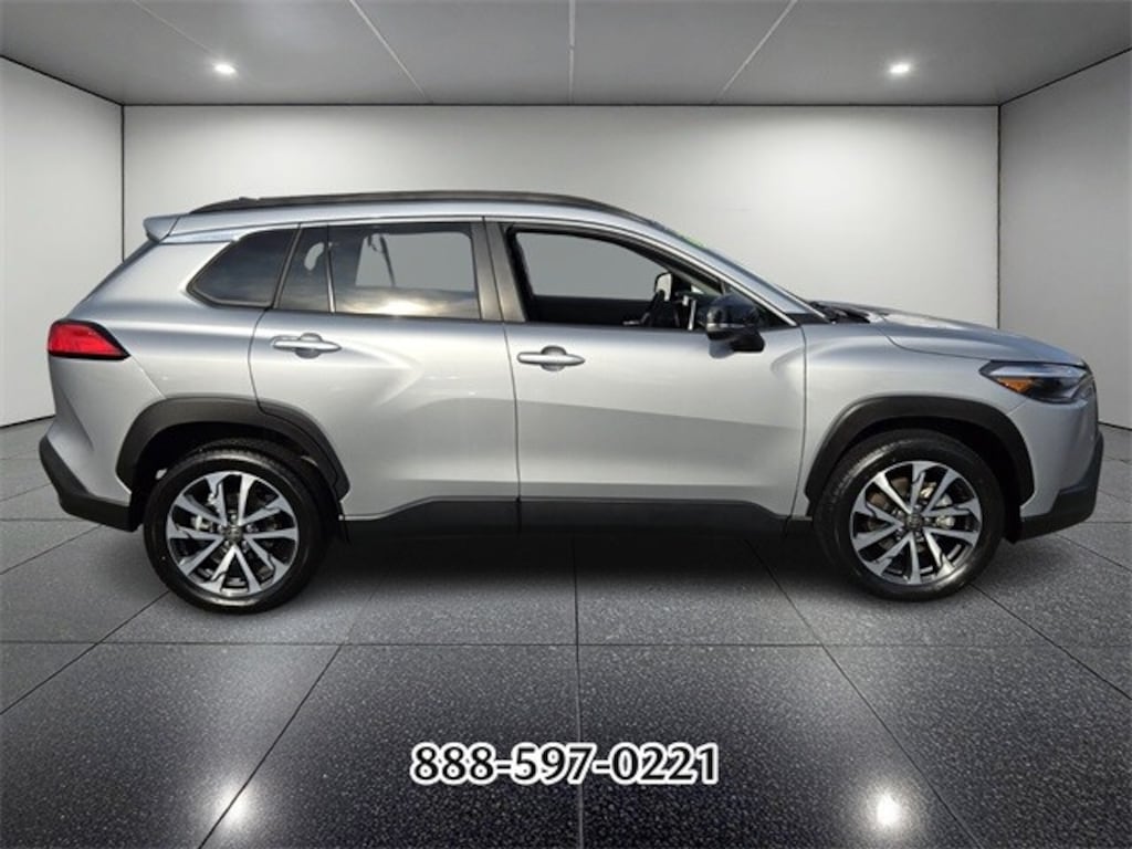 Used 2025 Toyota Corolla Cross XLE SUV