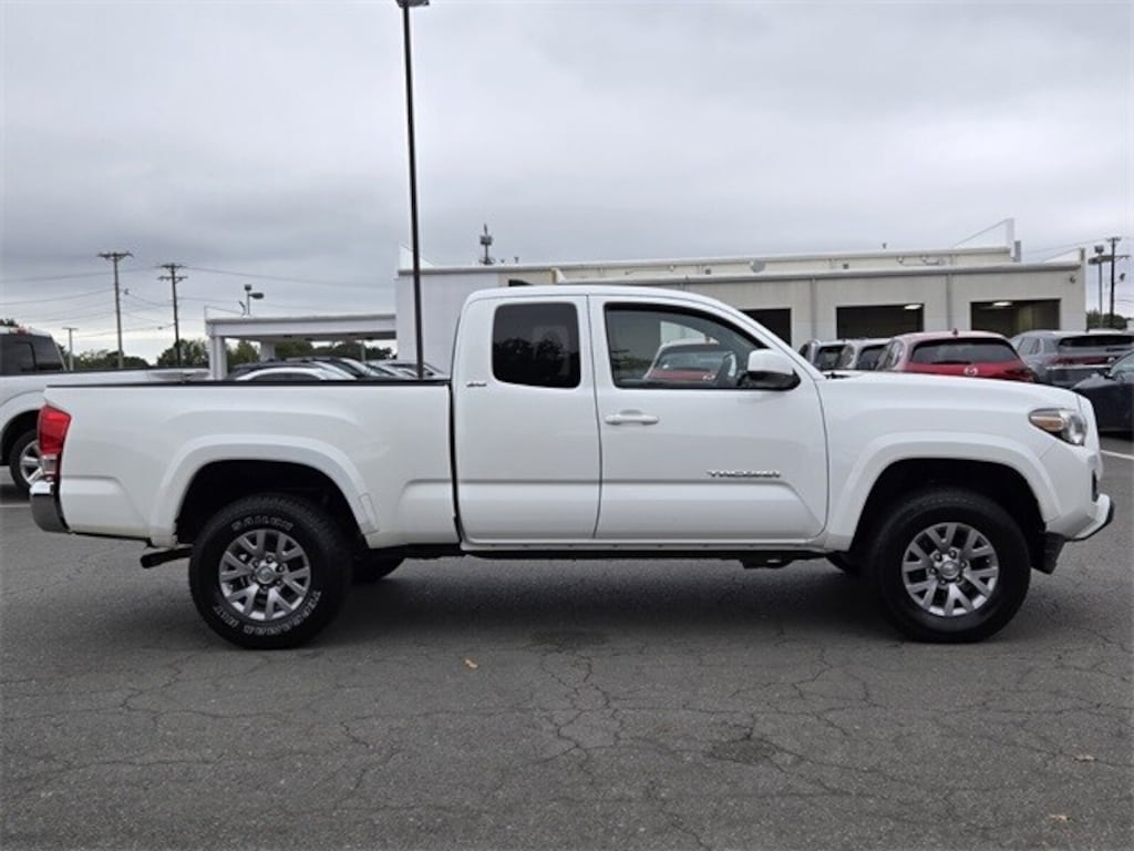 Used 2017 Toyota Tacoma  Truck Access Cab