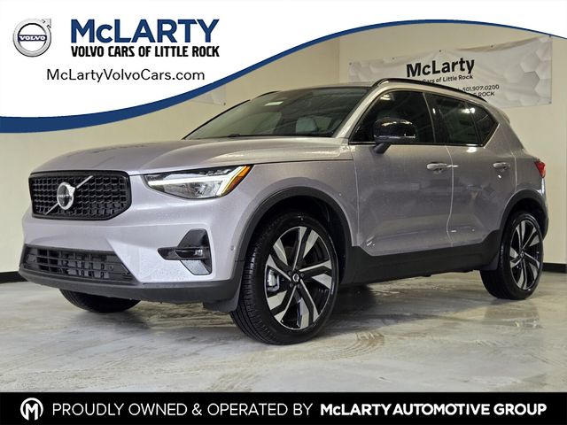 2026 Volvo XC40 B4 Plus Dark FWD's photo
