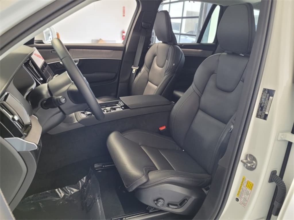 Certified 2025 Volvo XC90 plug-in hybrid T8 (2025.5) Ultra 7-Seater SUV