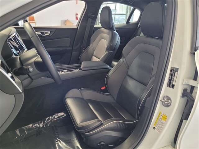 2024 Volvo S60 B5 Plus Black Edition photo 2