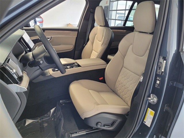 2026 Volvo XC90 Plus photo 4