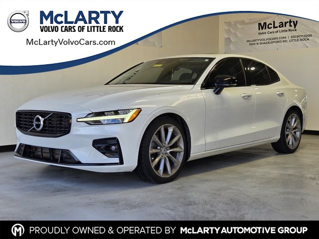 2021 Volvo S60 T5 Momentum's photo