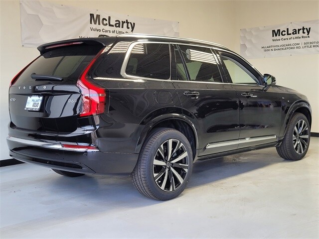 2025 Volvo XC90 Core photo 4