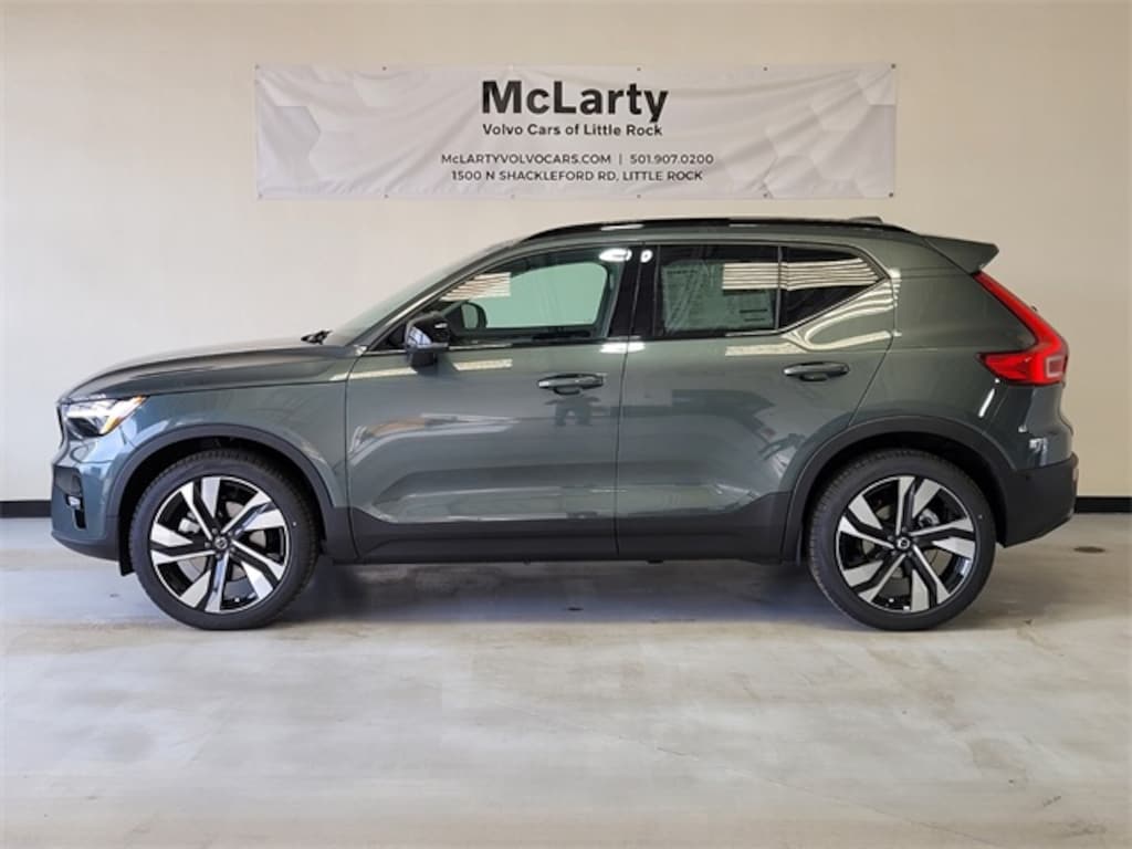 New 2026 Volvo XC40 B5 Ultra SUV