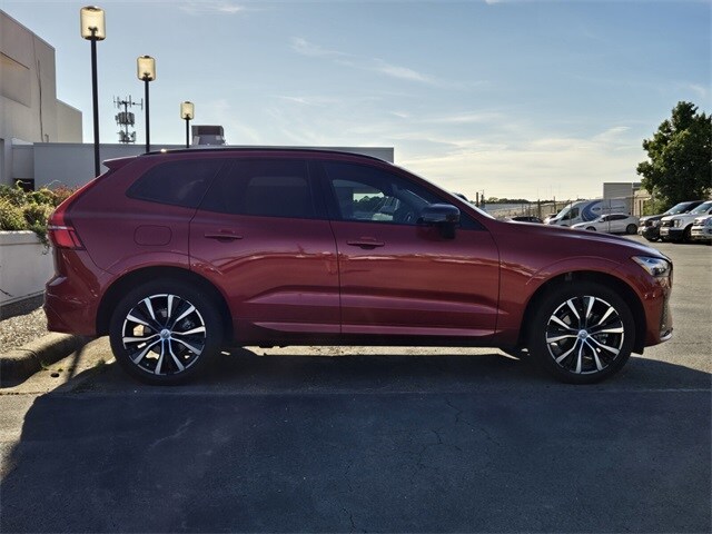 2024 Volvo XC60 B5 Plus photo 2