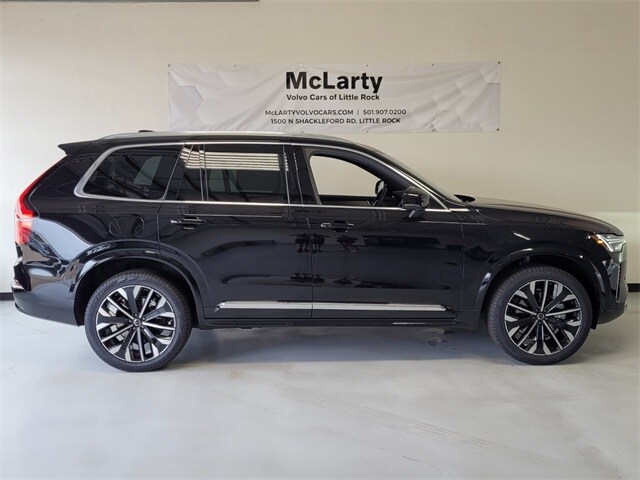 2025 Volvo XC90 Core photo 2