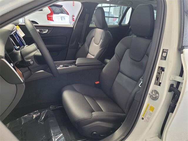 2026 Volvo V60 Cross Country B5 Plus photo 3
