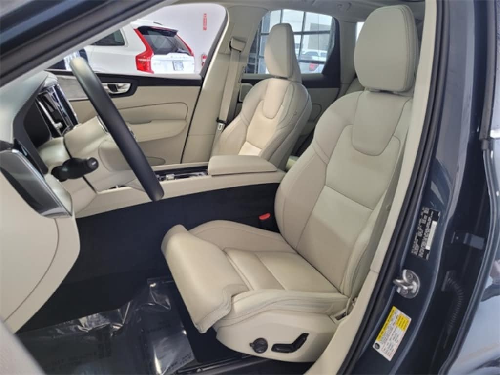 Certified 2022 Volvo XC60 Recharge Plug-In Hybrid eAWD Inscription SUV