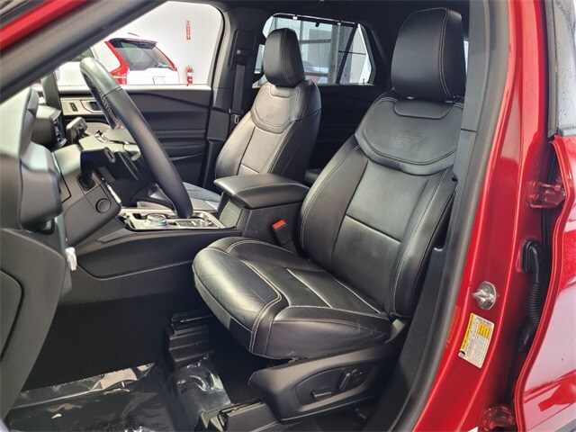 2021 Ford Explorer ST photo 2