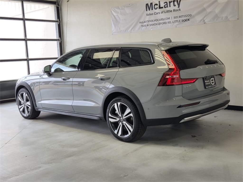 Certified 2025 Volvo V60 Cross Country B5 Plus Wagon