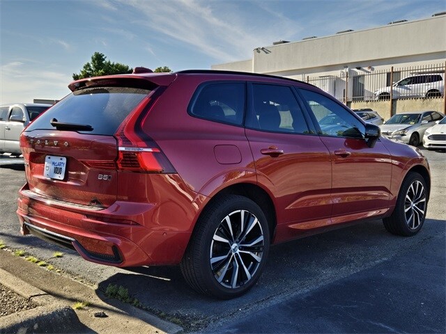2024 Volvo XC60 B5 Plus photo 3
