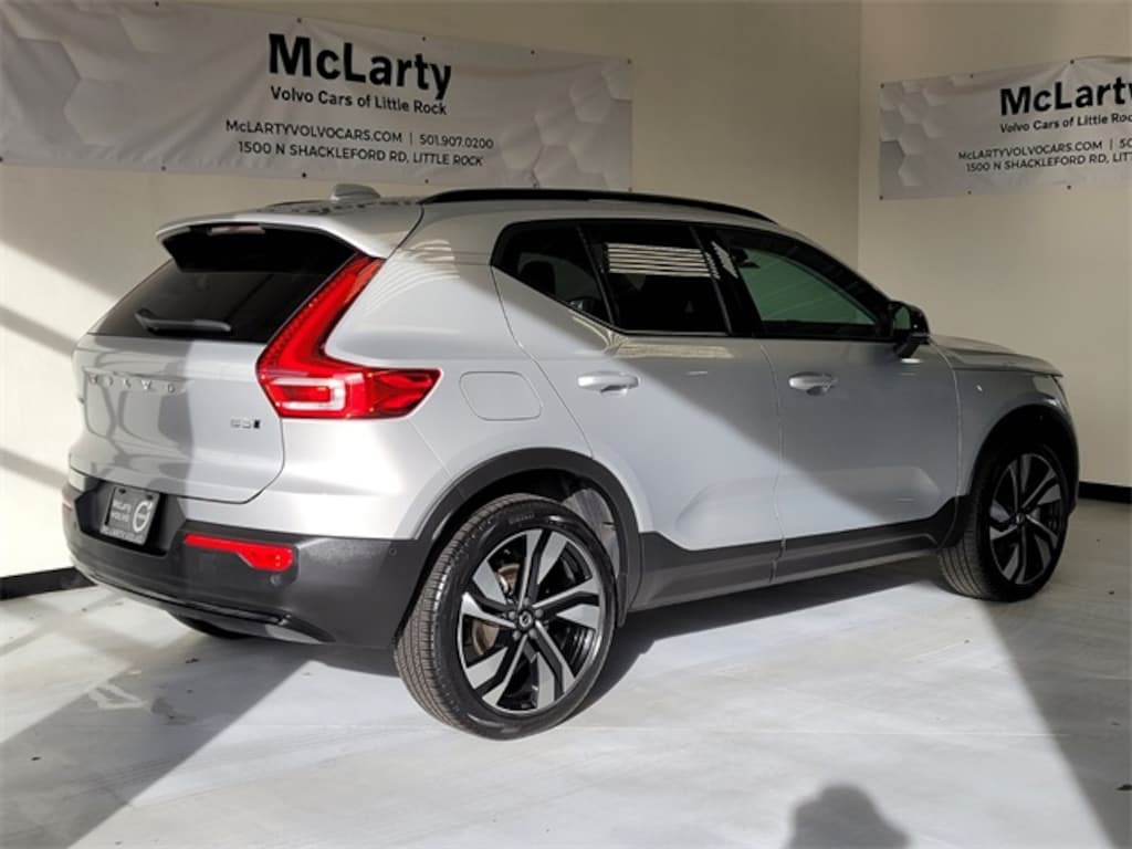 Certified 2025 Volvo XC40 B5 Plus Dark Theme SUV