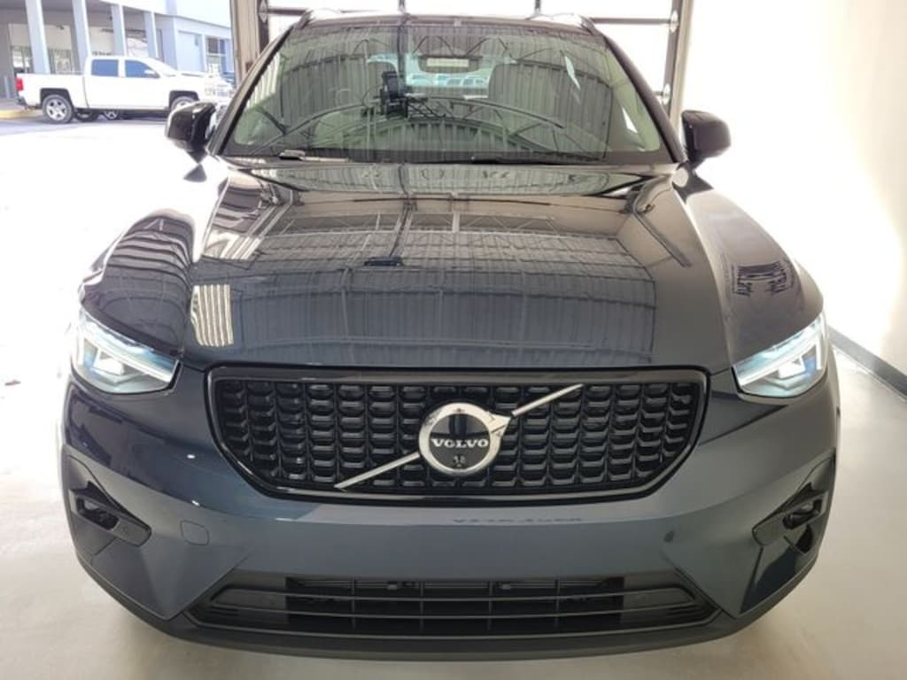 New 2026 Volvo XC40 B4 Plus SUV