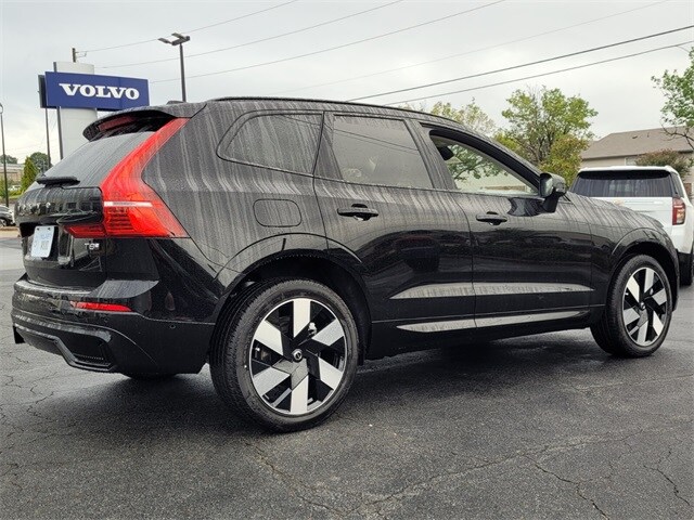 2025 Volvo XC60 T8 Plus photo 3