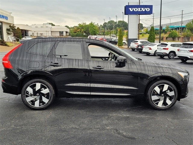 2025 Volvo XC60 T8 Plus photo 2