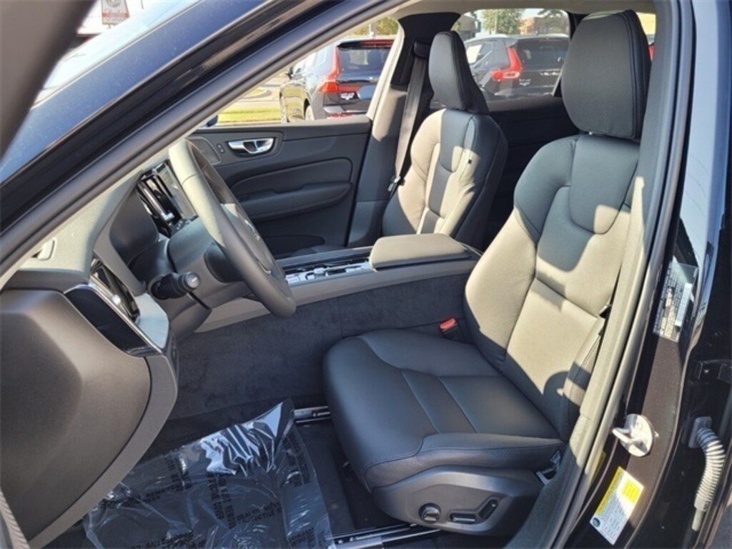 Used 2025 Volvo XC60 plug-in hybrid T8 Plus SUV