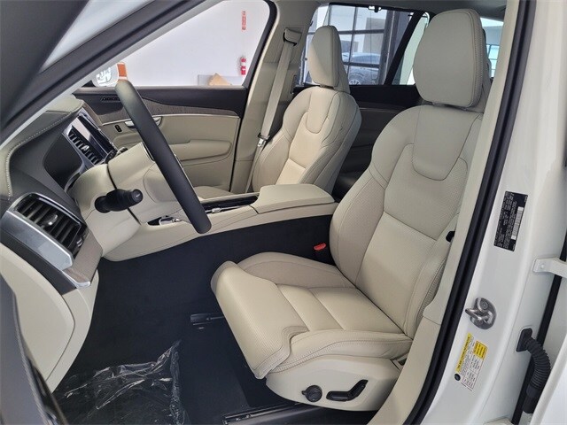 2025 Volvo XC90 T8 photo 3
