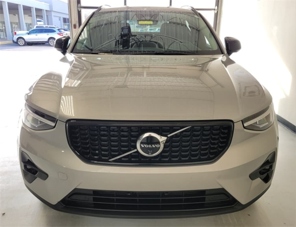 Certified 2025 Volvo XC40 B5 Plus Dark Theme SUV