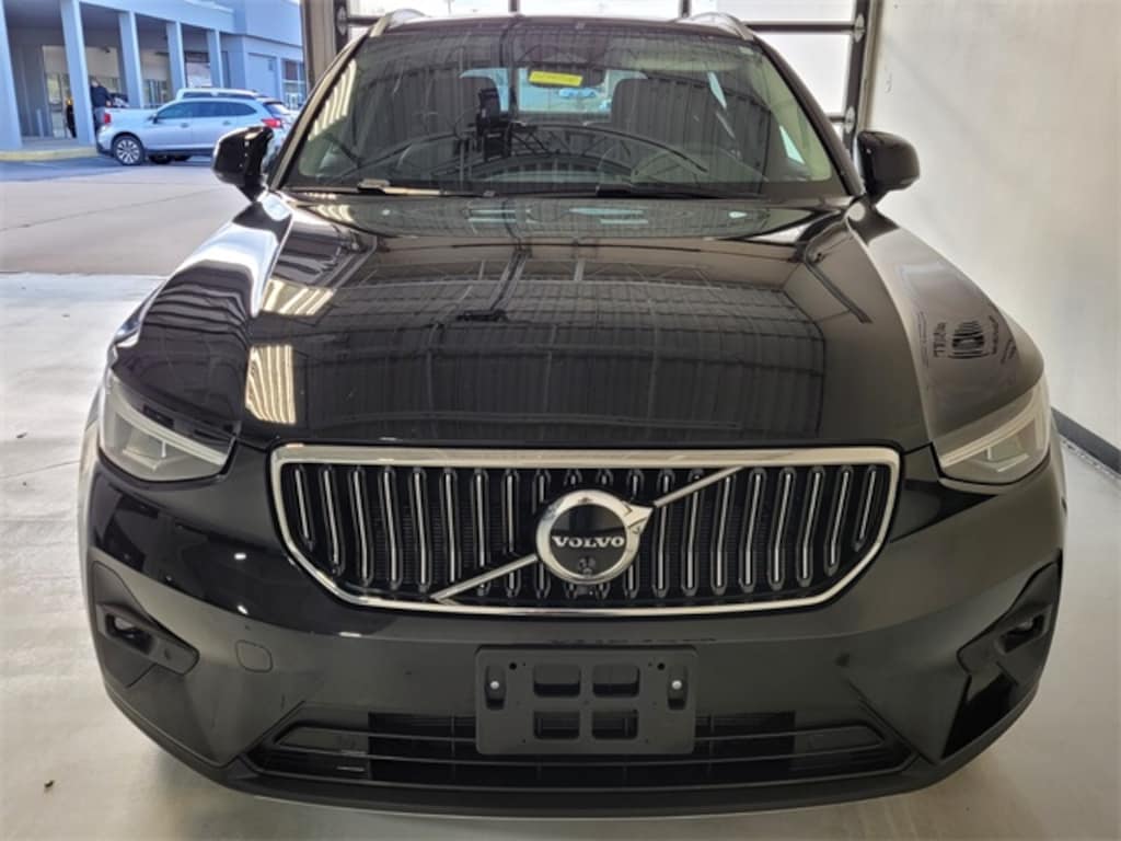 Certified 2025 Volvo XC40 B5 Plus Bright Theme SUV