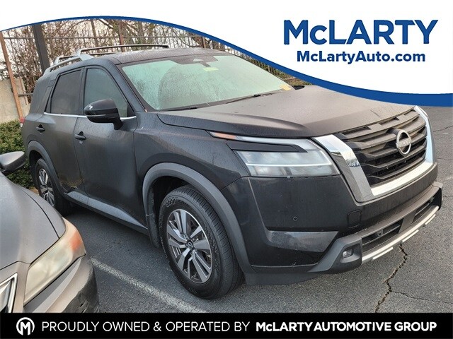 2023 Nissan Pathfinder SL's photo