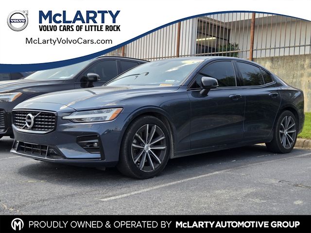 2022 Volvo S60 B5 Black Edition Momentum's photo