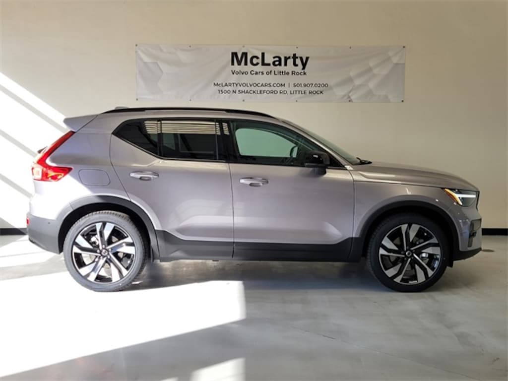 New 2026 Volvo XC40 B4 Plus SUV
