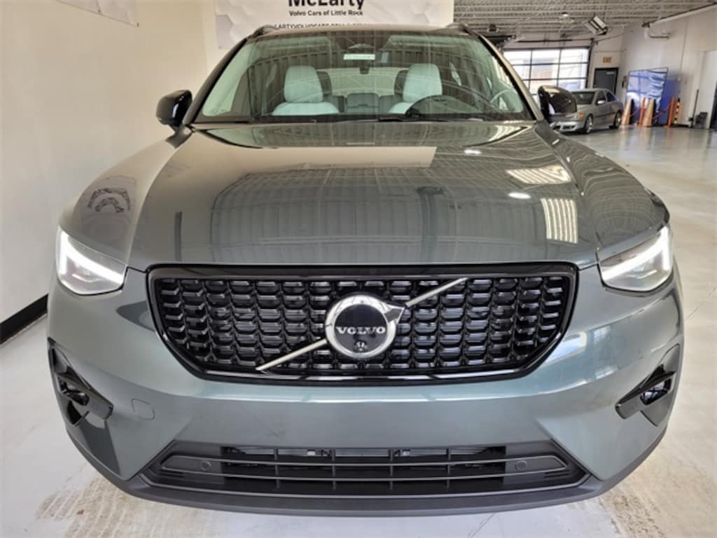 New 2026 Volvo XC40 B5 Ultra SUV