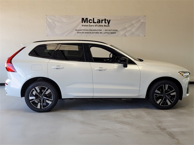 2026 Volvo XC60 B5 Core photo 2