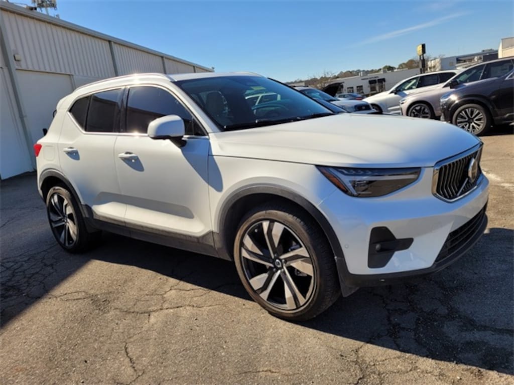 Certified 2024 Volvo XC40 B5 Ultimate Bright SUV