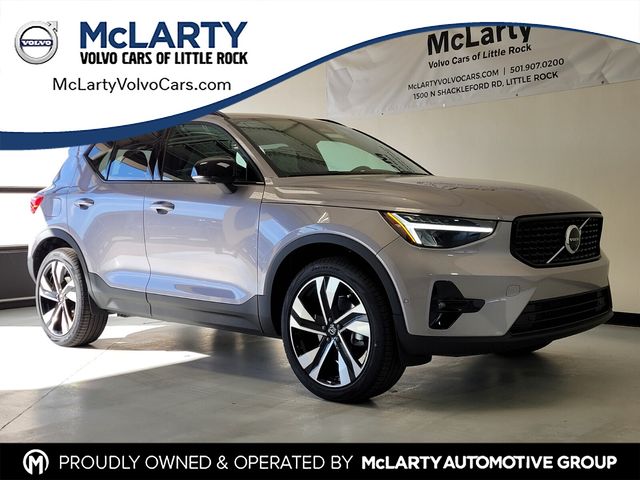 2026 Volvo XC40 B4 Plus Dark FWD's photo